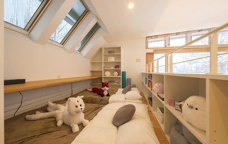 Children’s loft and play room